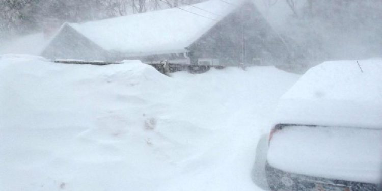 比特币挖矿算力暴降30%！美国暴风雪导致供电紧张、矿企限电