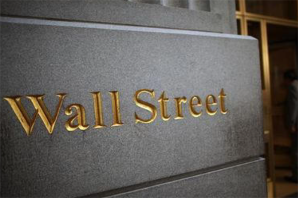 美国股市在星期一收高 平均上涨指数为2.66%