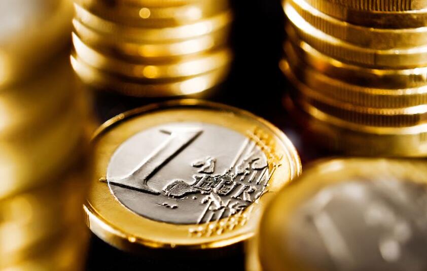 布雷顿森林体系美元和黄金的关系(美元和黄金的关系）