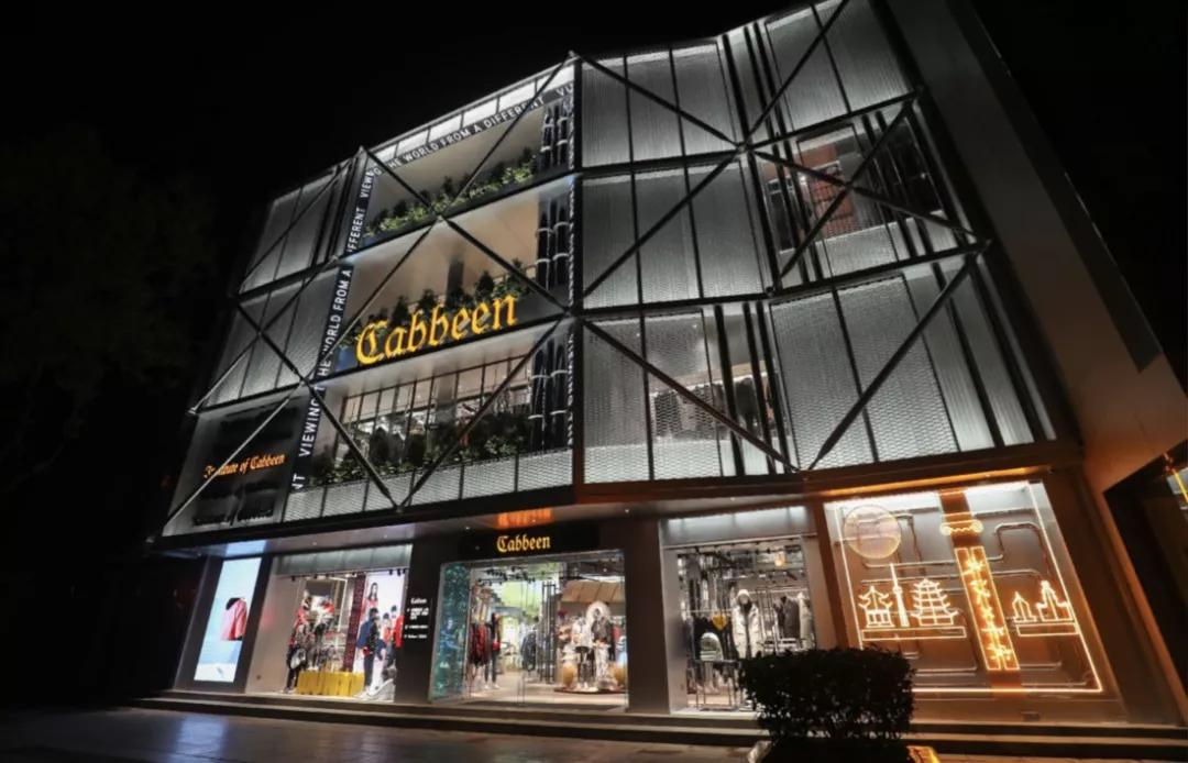 服装零售商(服装零售商会聘请衣着时尚)