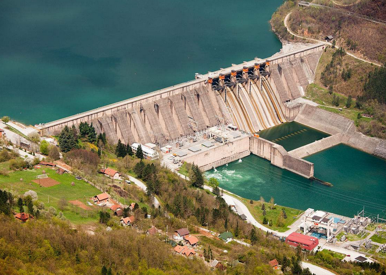 一台风力发电机组的造价是多少钱（一套风力发电机组造价）8