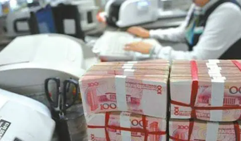 一万块买基金一个月能赚多少（买一万元的基金一个月能赚多少）