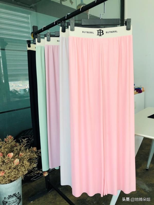 夏季摆摊卖什么赚钱成本又低（夏季摆摊卖什么赚钱成本又低又好）