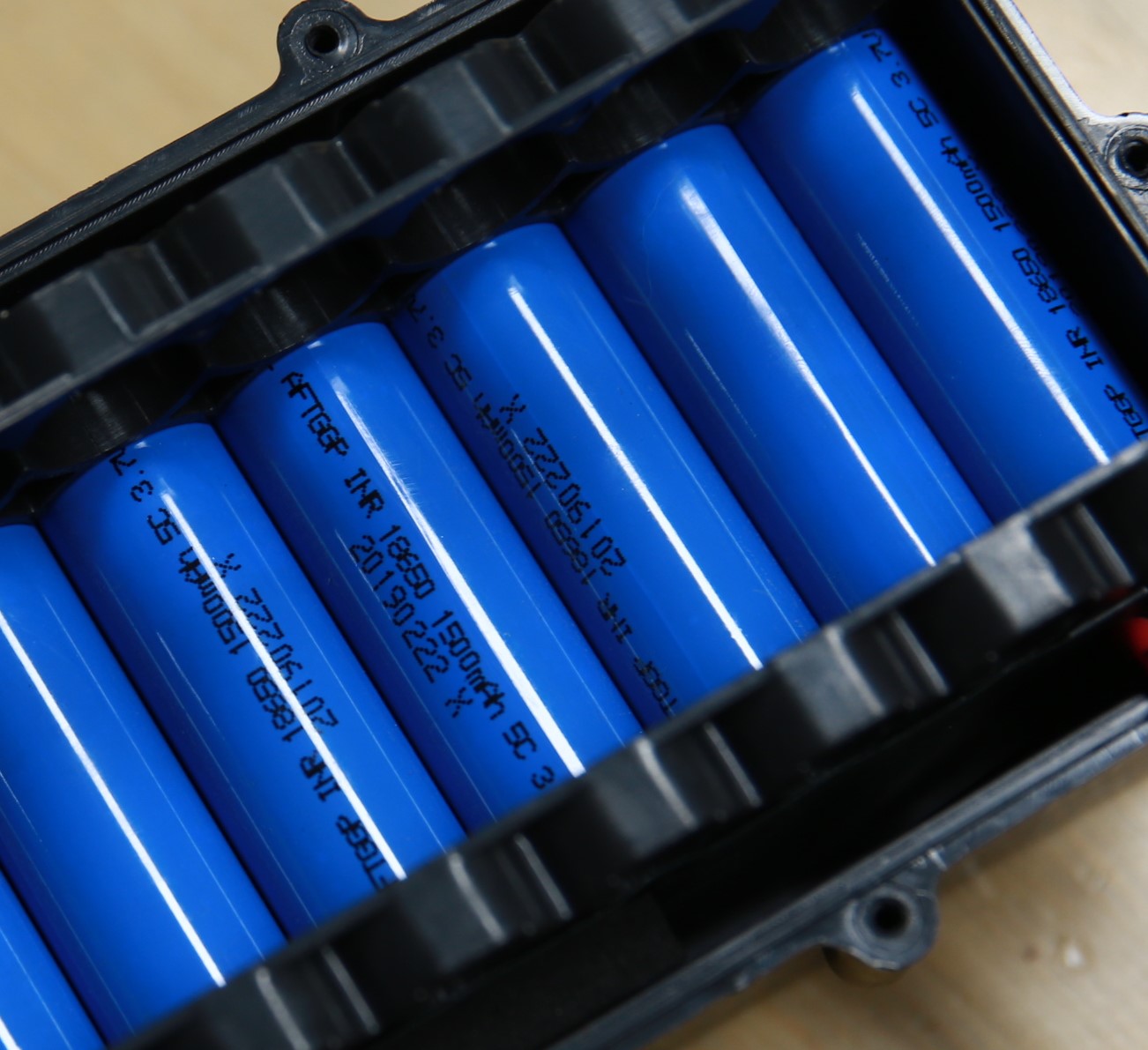 领奥和阿尔郎平衡车哪个好（领奥与阿尔郎平衡车哪个更好）