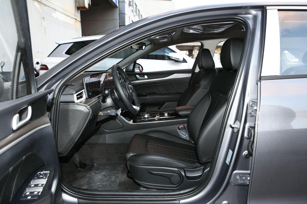 起亚k5多少钱（东风悦达起亚k5多少钱）2