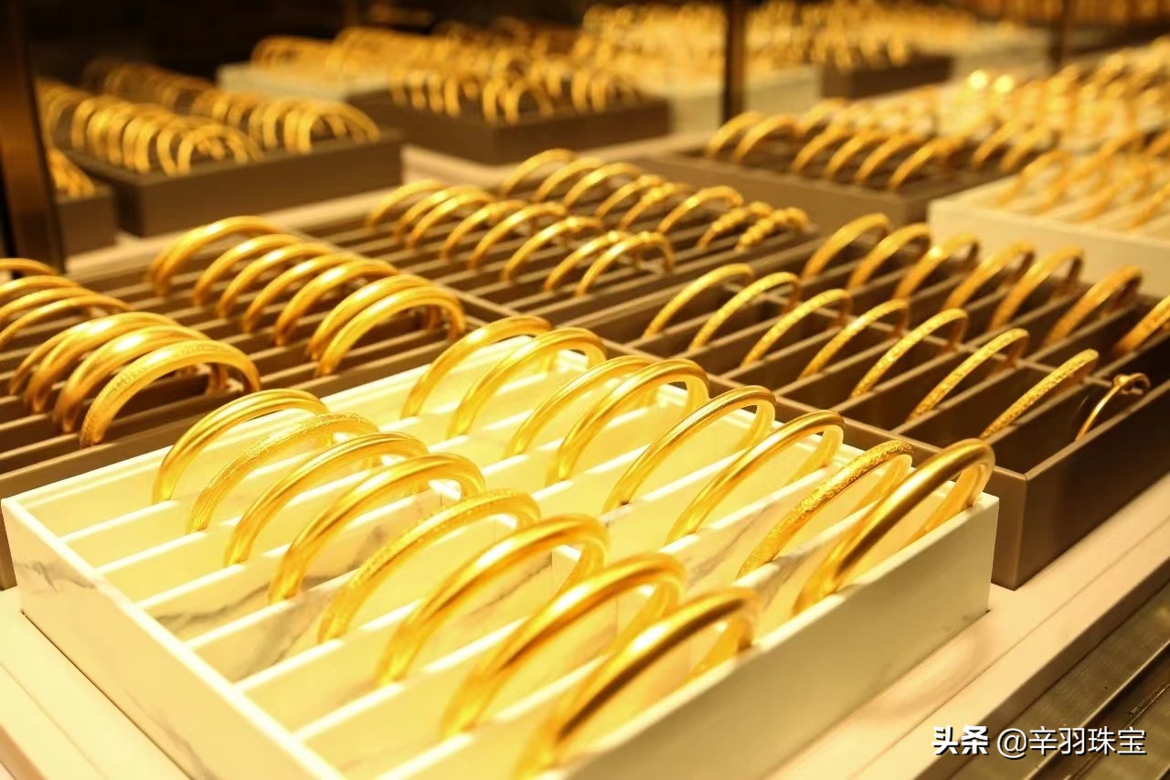 黄金暴跌（黄金暴跌受益）5