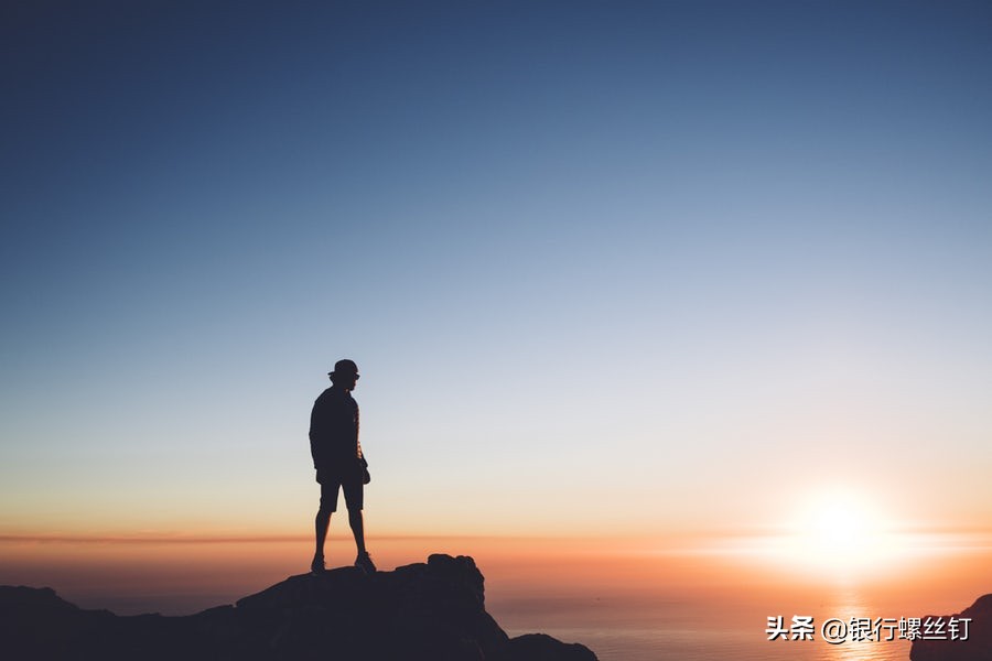 咋样买基金能赚钱（怎么才能买基金赚钱）