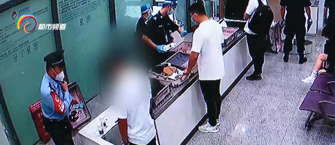 上飞机不能带什么（上飞机不能带什么化妆品）