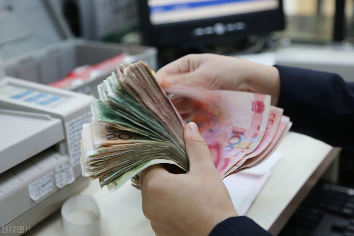 买理财好还是存定期好（2022买理财好还是存定期好）