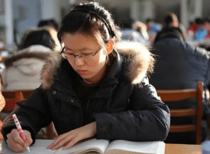 大学生最容易考的证书（大学生比较容易考的证书）