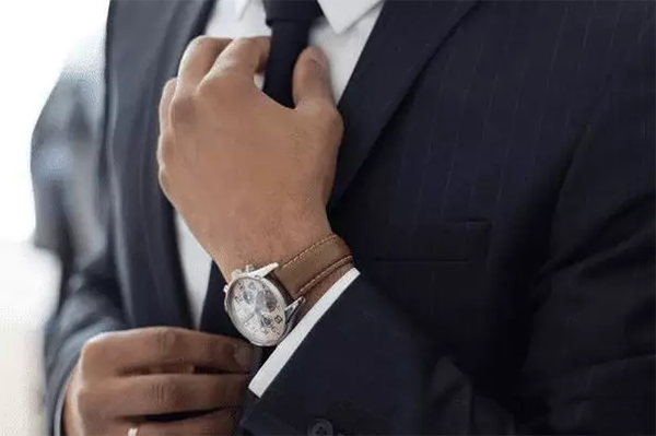 石英表和机械表哪个好（天梭石英表和机械表哪个好）