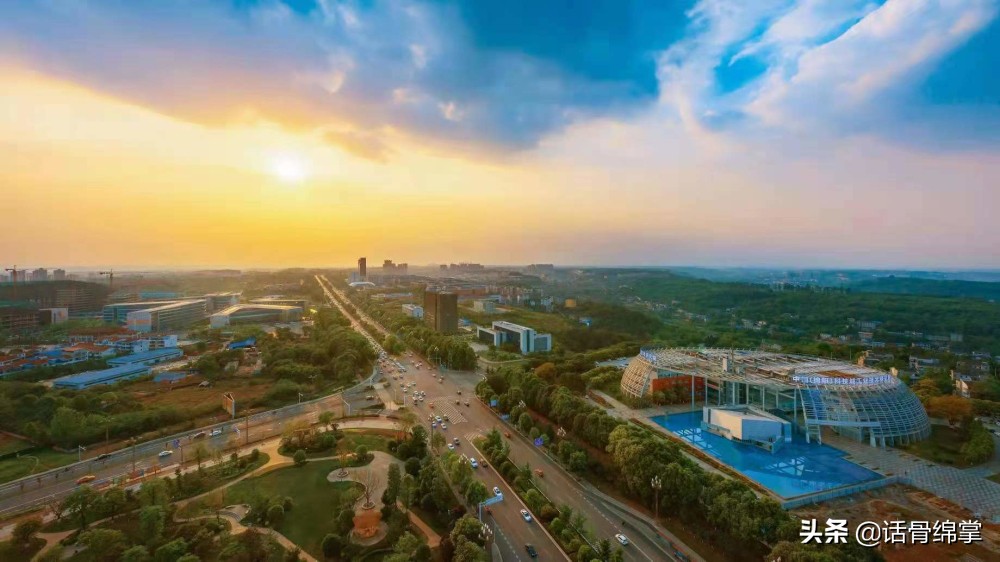 重庆基金小镇（重庆基金小镇招商）