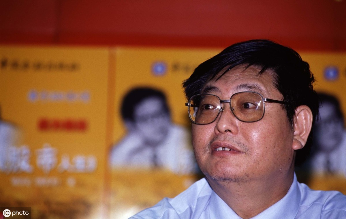 2000元炒股一年赚10万（2000块钱炒股能赚上千万吗）