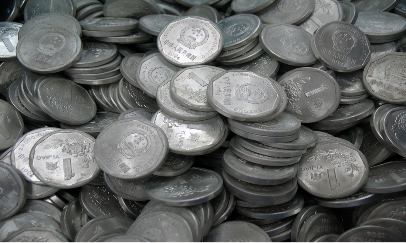 菊花一角哪年的最值钱（几几年的菊花一角最值钱）