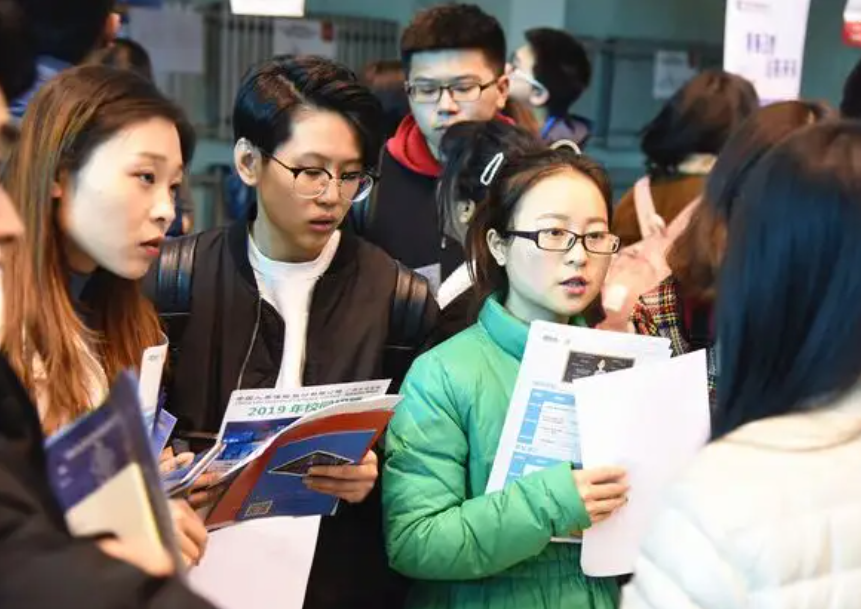 大学生最容易考的证书（大学生比较容易考的证书）