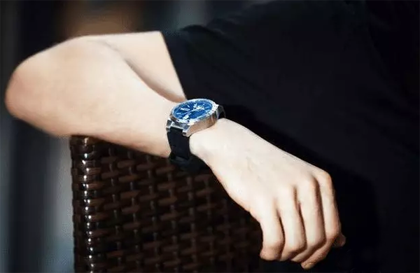 石英表和机械表哪个好（天梭石英表和机械表哪个好）