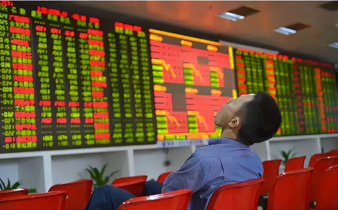 买基金和买理财产品哪个收益高（买基金还是理财产品好）