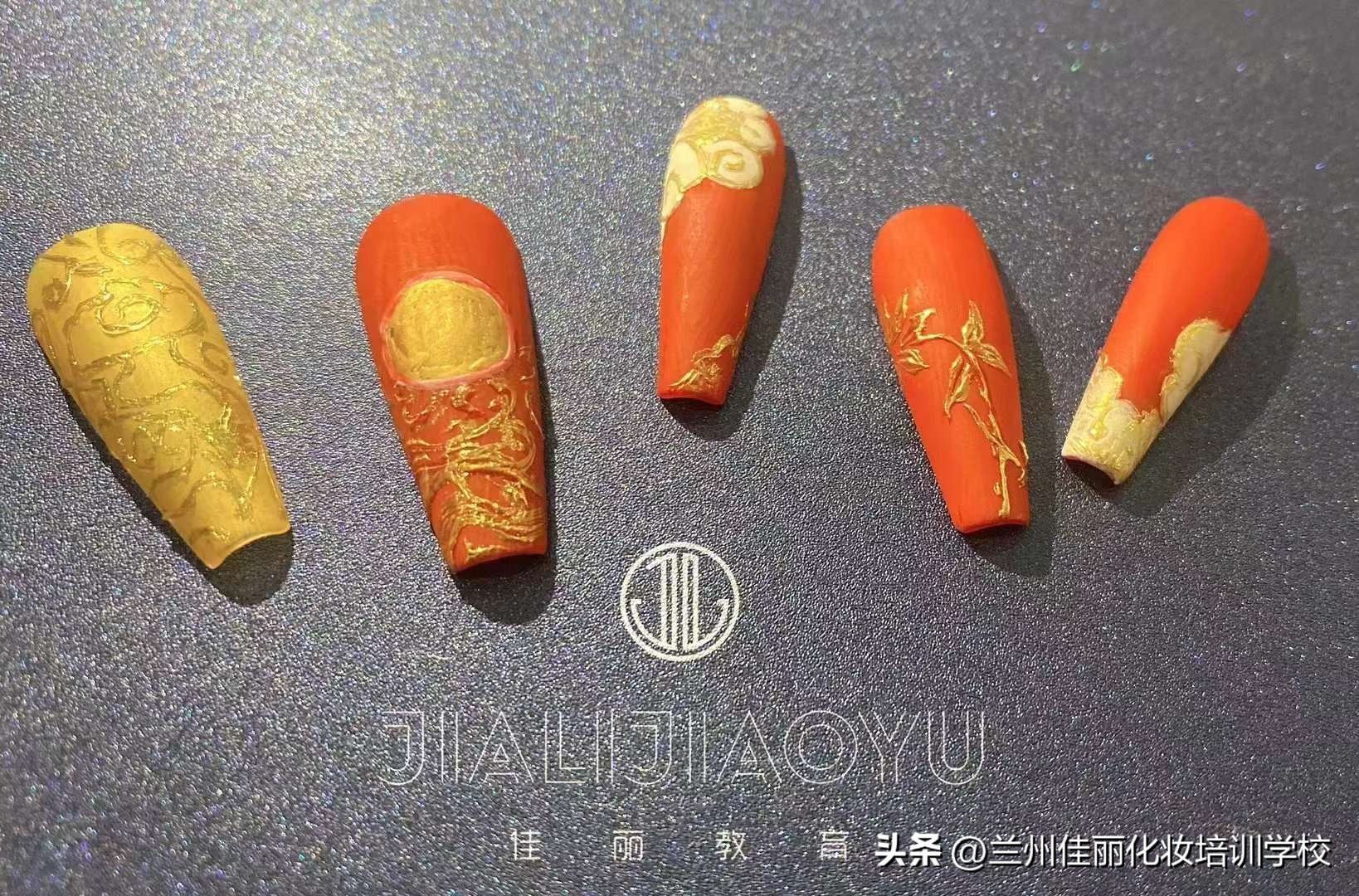 开美甲店（开美甲店挣钱吗）