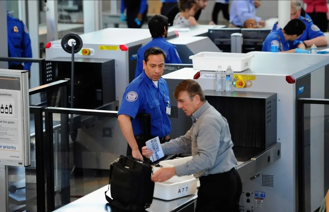 飞机多少钱一架人民币（一架飞机多少元(人民币)）9