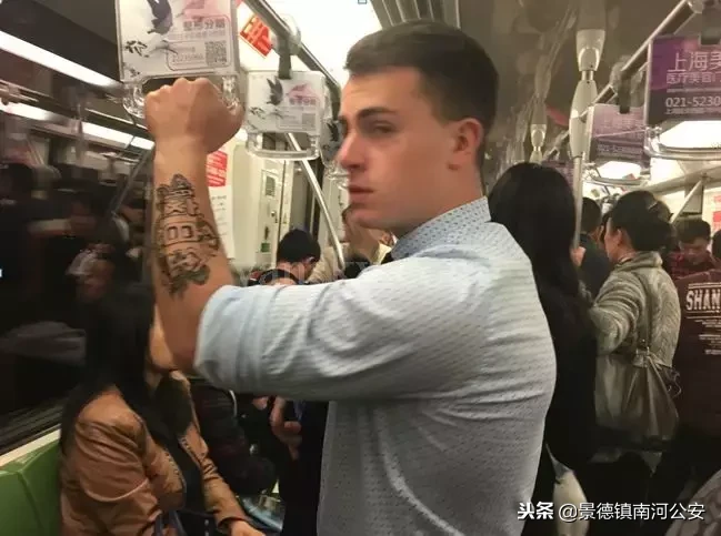 大嘴巴是什么意思（猫张大嘴巴是什么意思）