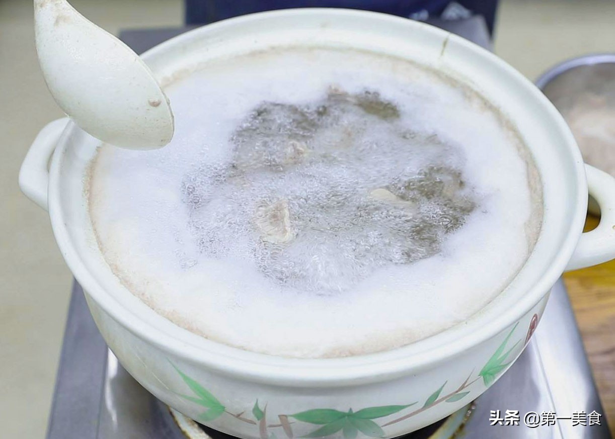 炖牛肉放什么调料（炖牛肉的家常做法）