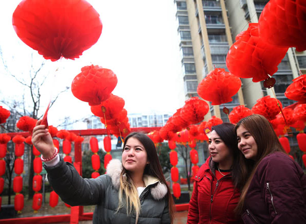 颠三倒四打一个字（颠三倒四打一个字谜）