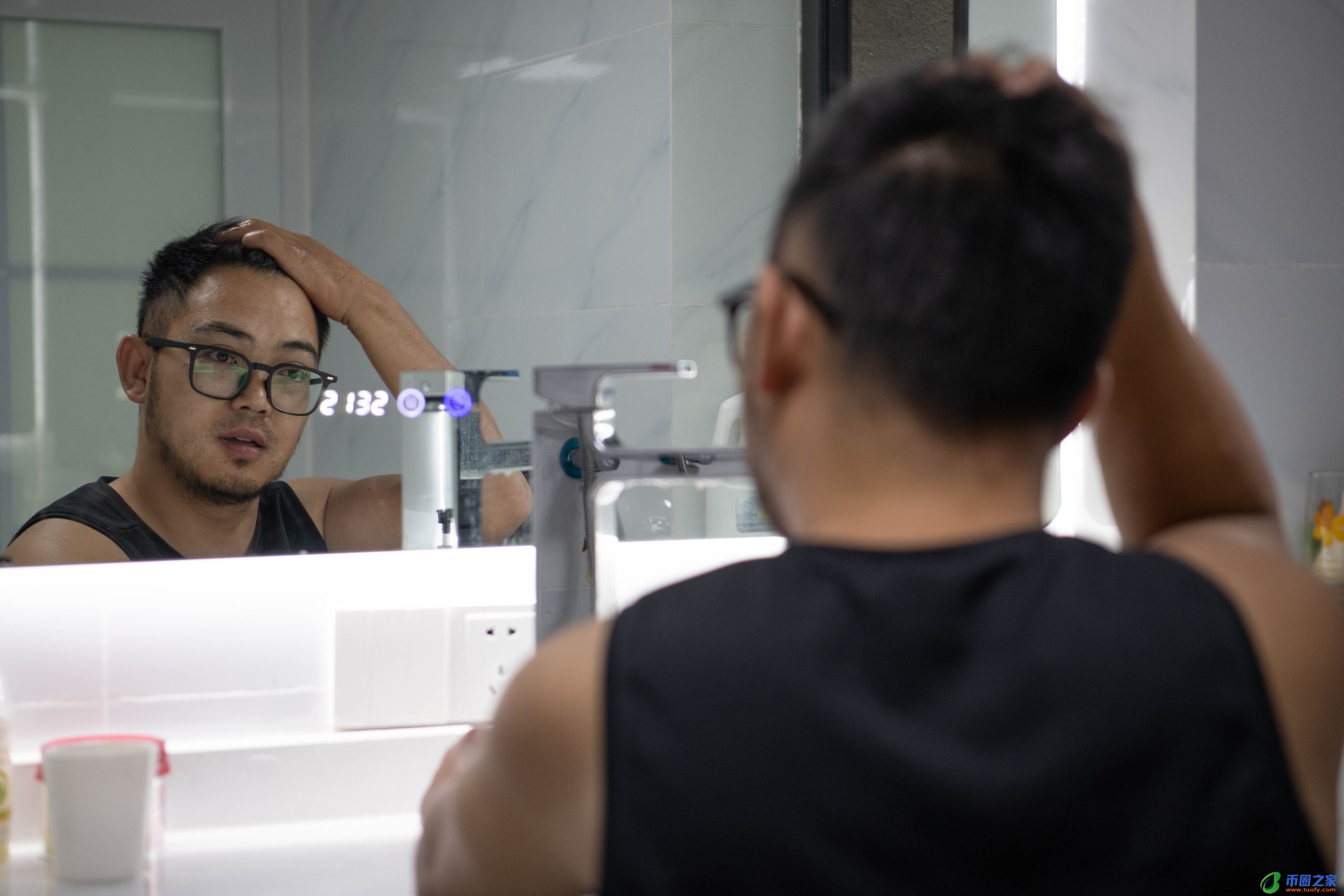 何鹏个人资料图片(何鹏个人资料图片简介)