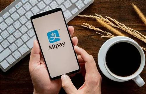 未戴头盔如何用支付宝交罚款 支付宝为什么扣款是银行卡的钱
