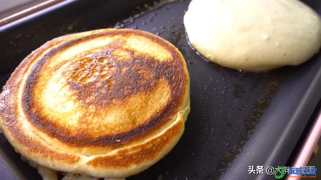 鸡蛋面粉饼怎么做（鸡蛋面粉饼怎么做松软好吃）
