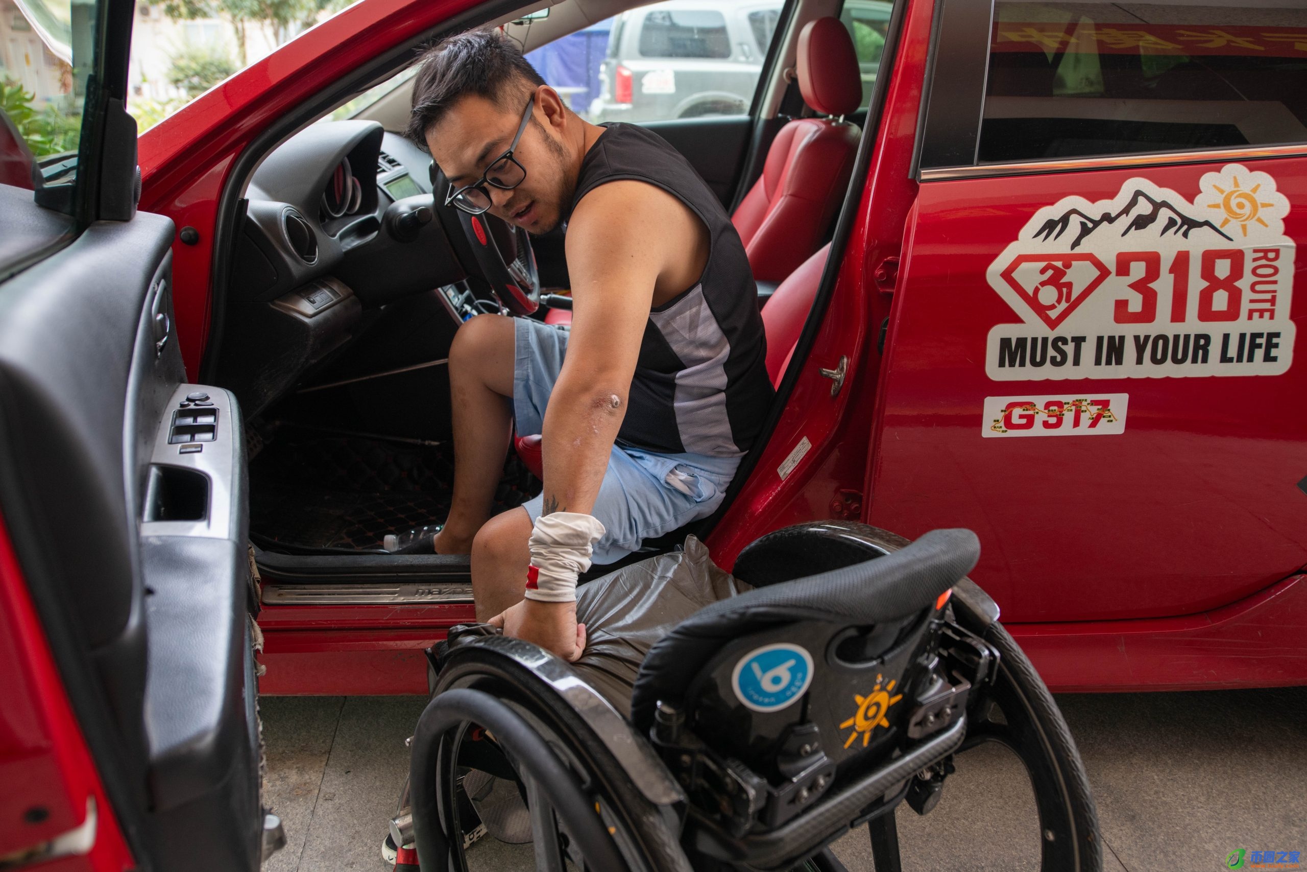 何鹏个人资料图片(何鹏个人资料图片简介)