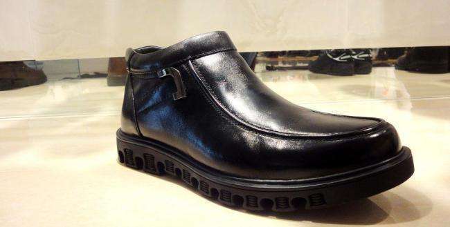 人造革是什么材质（人造革和真皮的优缺点）1