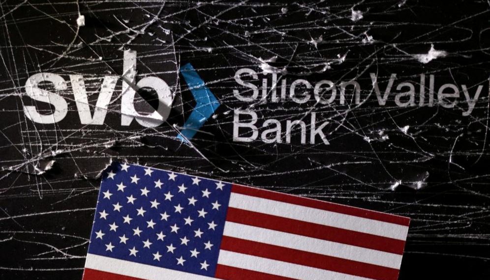 金融海啸前兆!美国银行存款一周流失544亿美元 190家处SVB类似风险