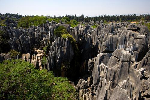 喀斯特地貌的特征（喀斯特地貌的特征和磁场）