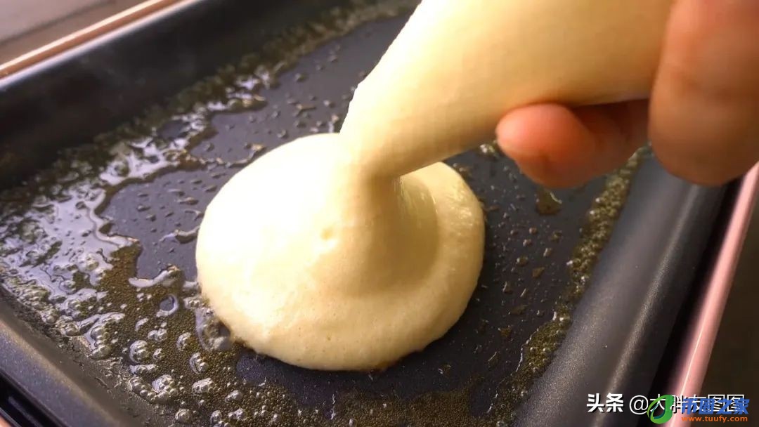 鸡蛋面粉饼怎么做（鸡蛋面粉饼怎么做松软好吃）