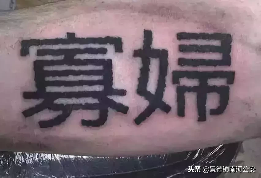 大嘴巴是什么意思（猫张大嘴巴是什么意思）