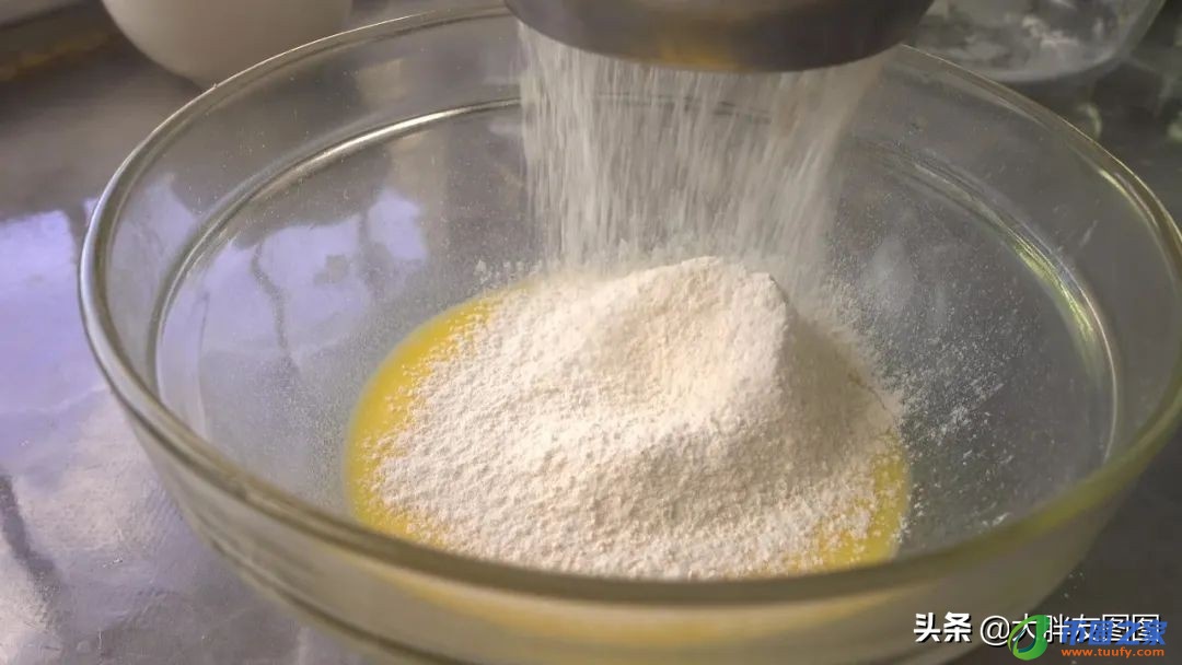 鸡蛋面粉饼怎么做（鸡蛋面粉饼怎么做松软好吃）