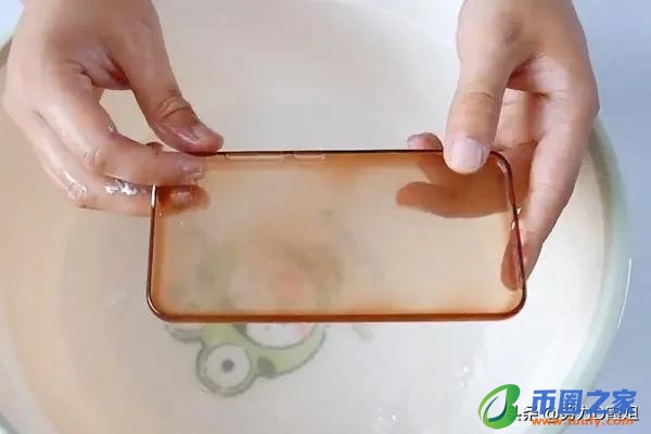 手机壳发黄怎么办（透明手机壳变黄了变白小妙招）