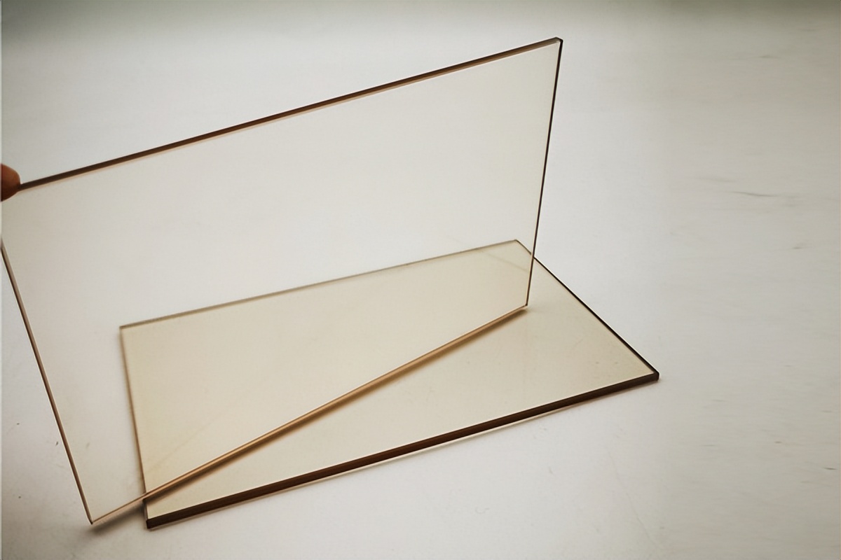 玻璃耐高温多少度（钢化玻璃耐高温多少度）