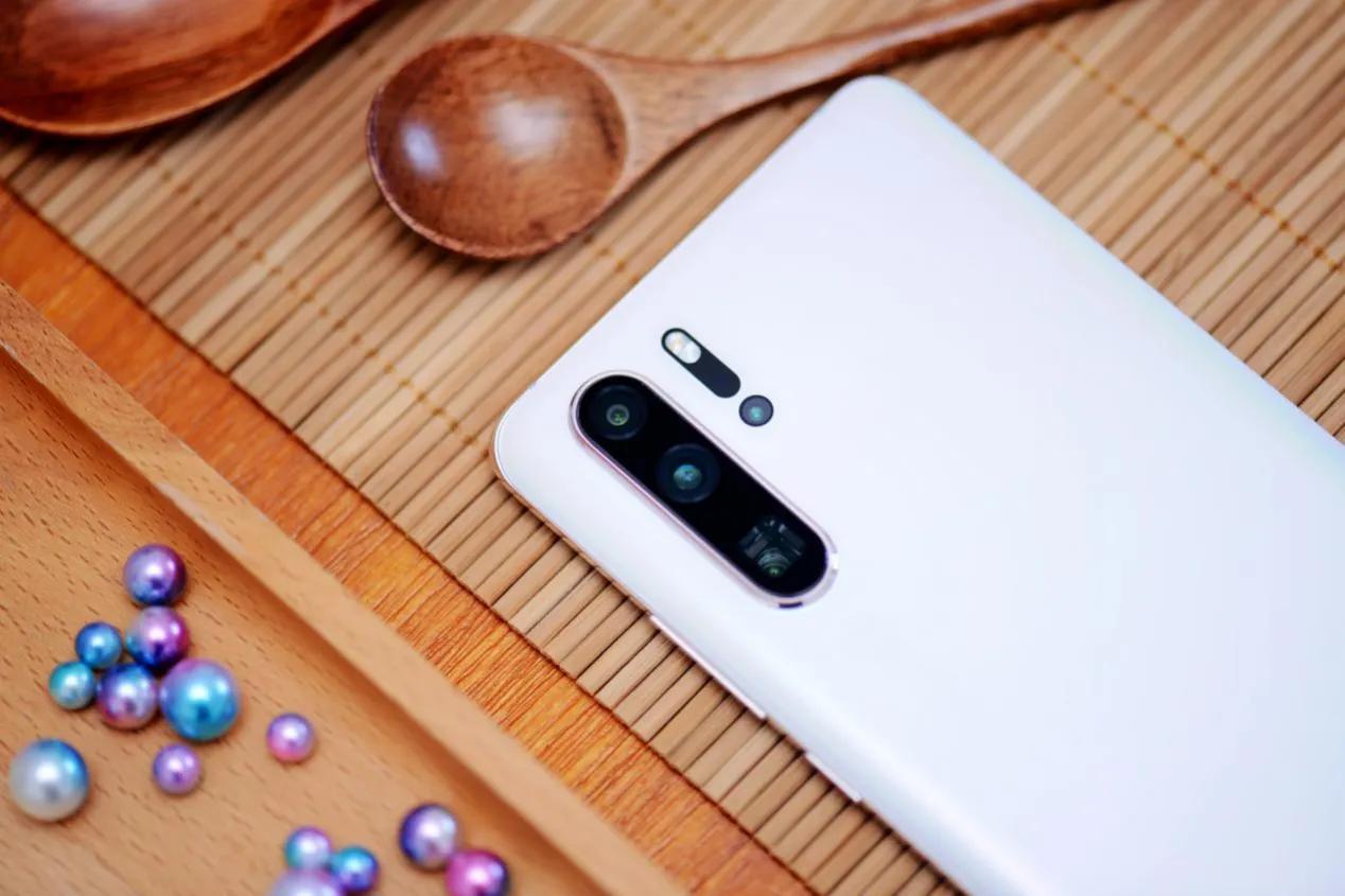 小米跟红米的区别（小米跟红米的区别图片）