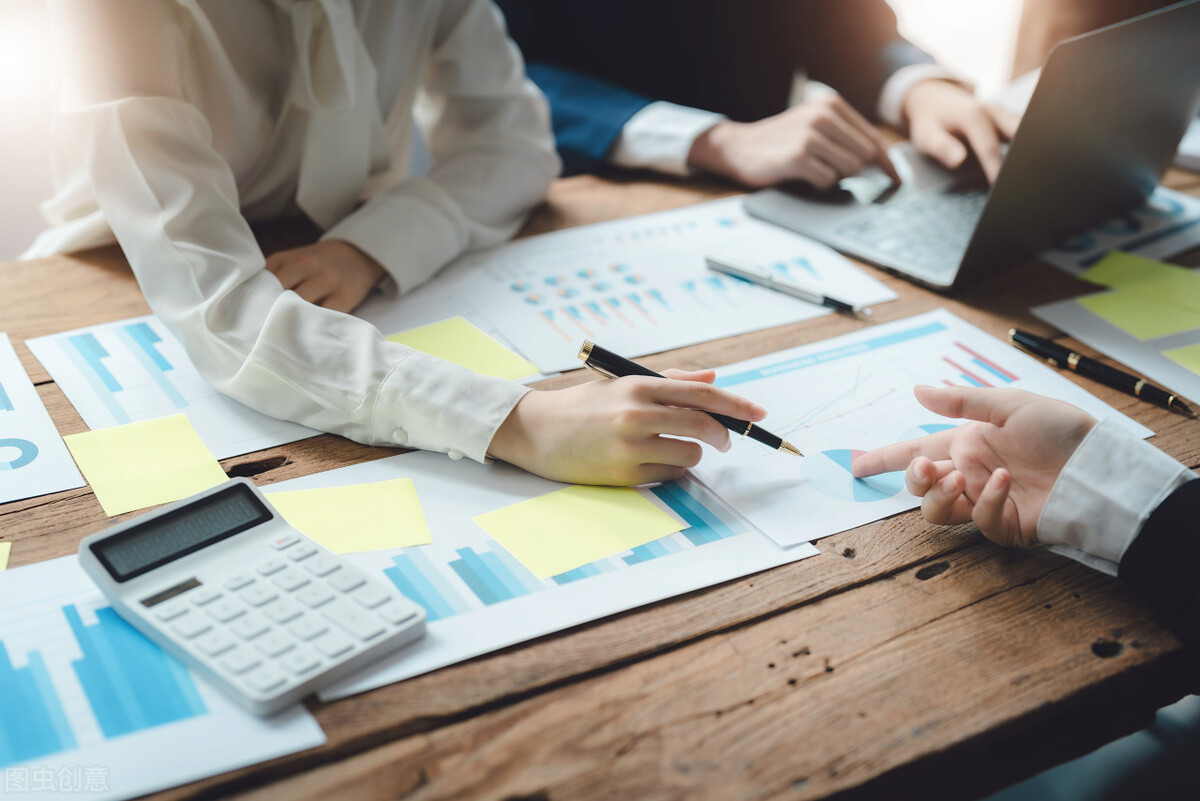 如何选基金买基金（怎么选买基金）