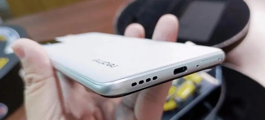 小米跟红米的区别（小米跟红米的区别图片）