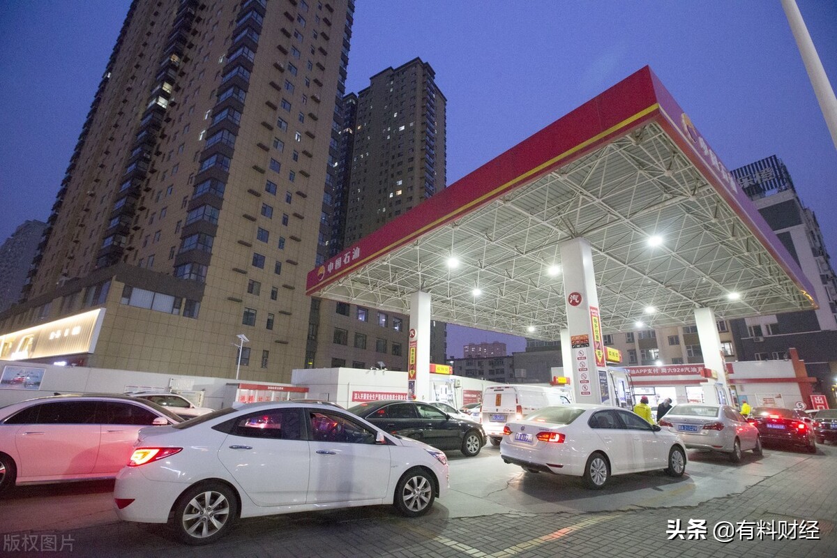 一吨汽油多少钱（2022年一吨汽油多少钱）