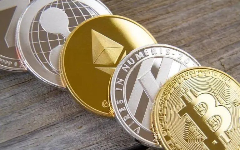 比特币交易量飙升,而山寨币兴趣保持低位