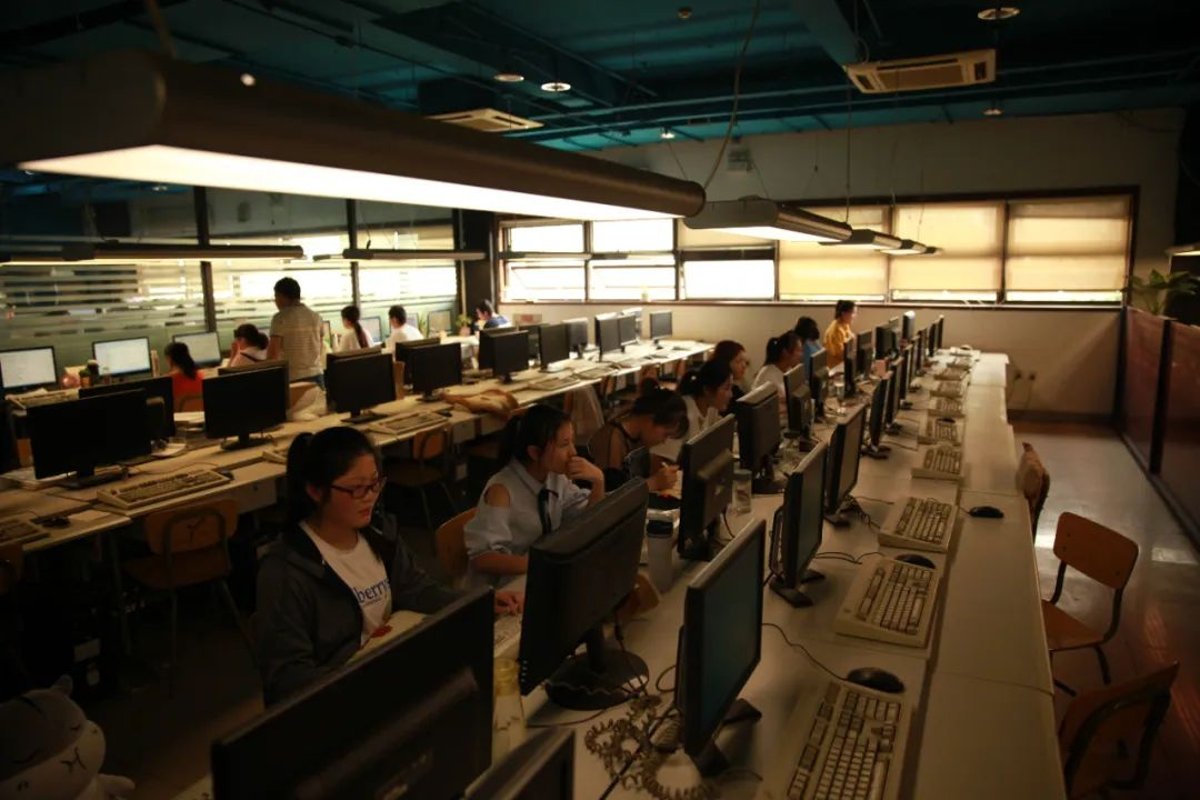 训练人工智能的中国县城工人 训练人工智能的中国县城工人
