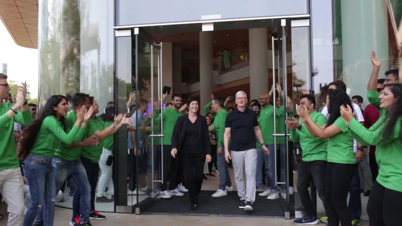 印度首家苹果旗舰店开业，库克正将iPhone产业从中国转向印度