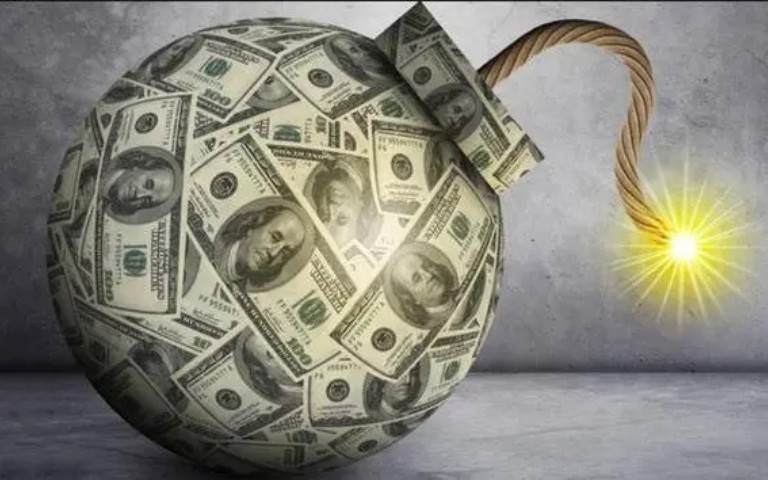 美元不再称王？美国作家：我们正处于美元的转折点