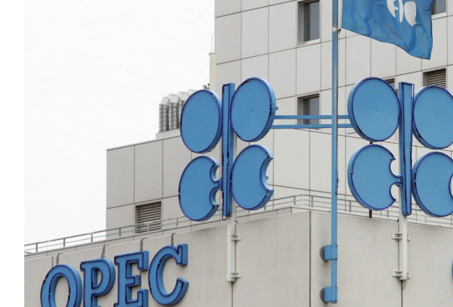 OPEC+意外大减产 国际油价飙升8% 拜登政府该如何接招？