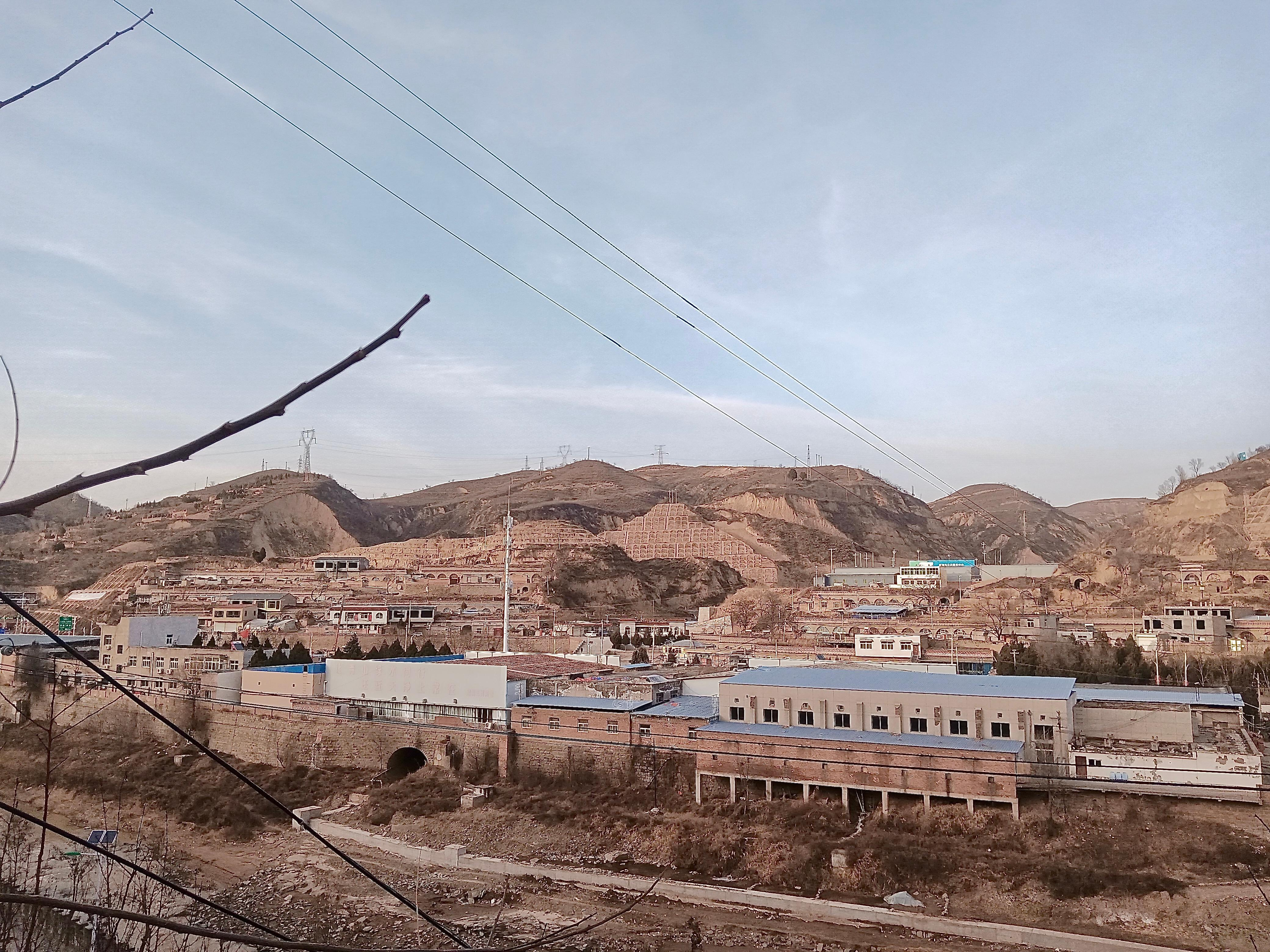 我在县城“喂”AI：曾经家门口就能月入过万，如今面临学历天花板