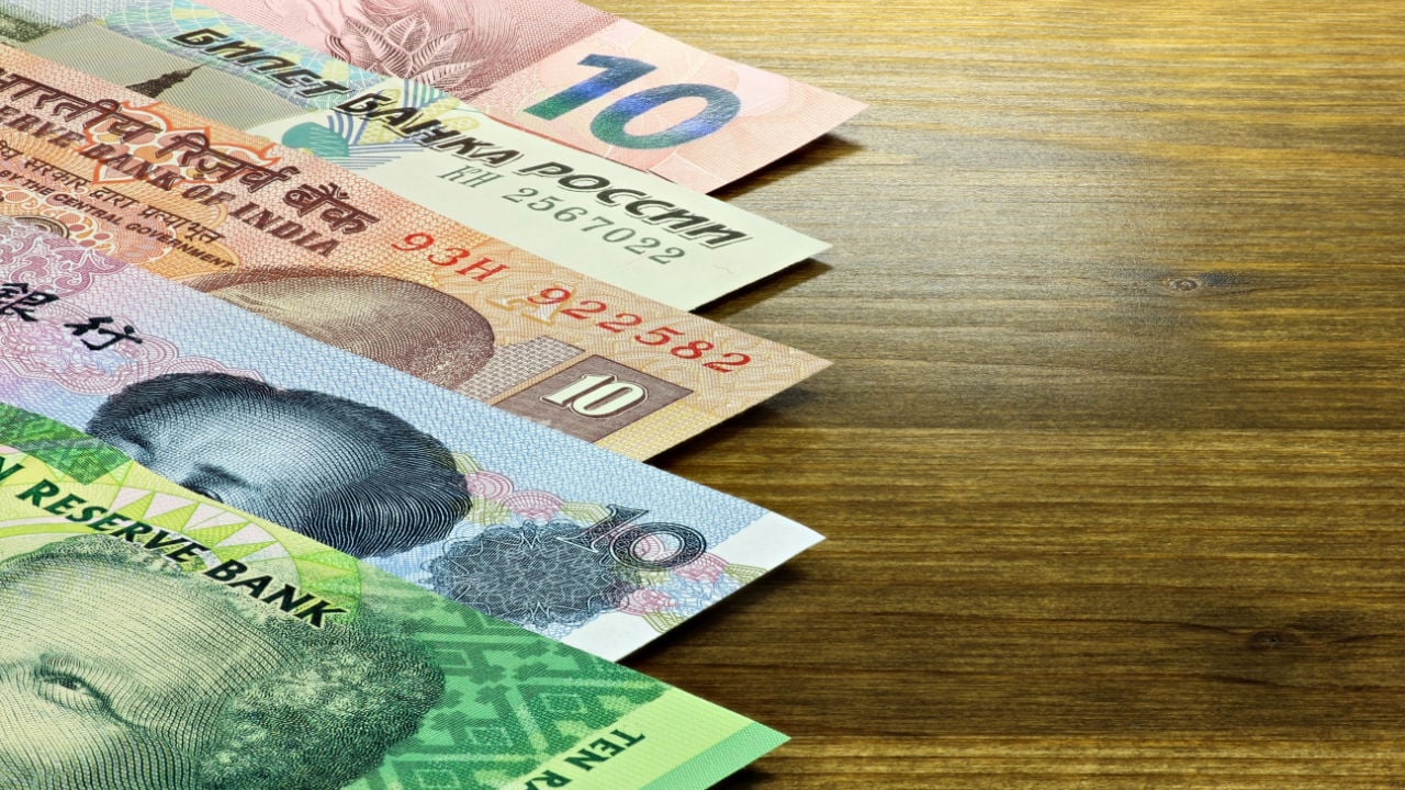 俄罗斯前总统梅德韦杰夫:金砖国家货币别无选择