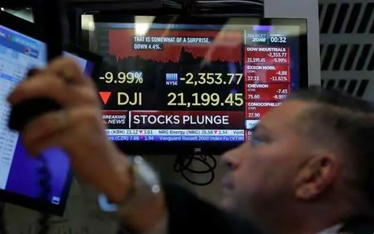 债务阴云依然笼罩 美股尾盘走低 亚洲股市开盘分化